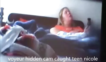 Cunnilingus, al estilo señora cogiendo con joven perrito