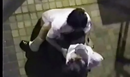 Dos jugadores tuvieron relaciones sexuales con estudiante en casa madura follada por negro