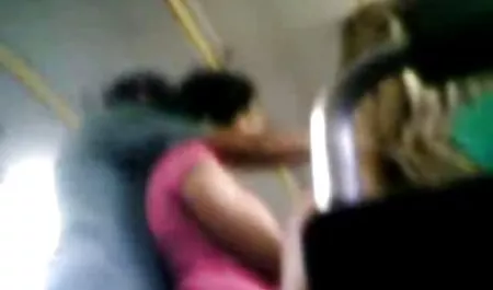 Sucio sobre maduras cachondas xnxx los hombros de un hombre con un pene grande