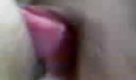 Una mujer se orinó en el cajón. madurasxxxanal