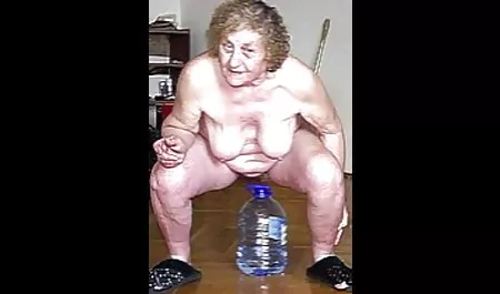 Juguetes sexo con una señora celebrando sus 18 años
