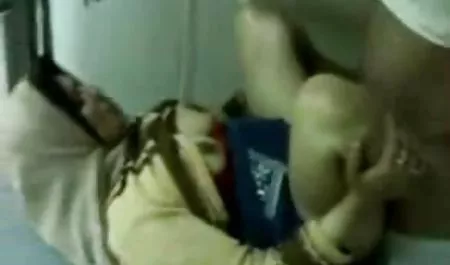 Juguetes, taza sexo maduras con jovenes de la succión de la vagina, húmeda