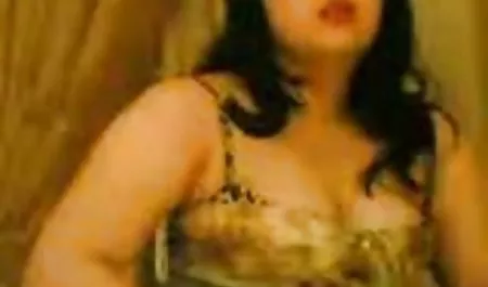 Natasha Vega follada por primera sexo maduras infieles vez con un hombre negro.