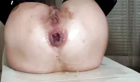 El juego de la íntima de sexo con vecina madura la joven pareja a la luz de las velas