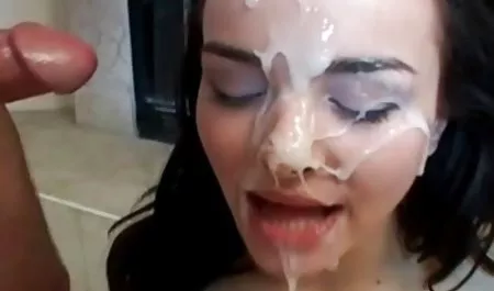 Chica rusa maduras pervertidas con meando coño peludo en el árbol