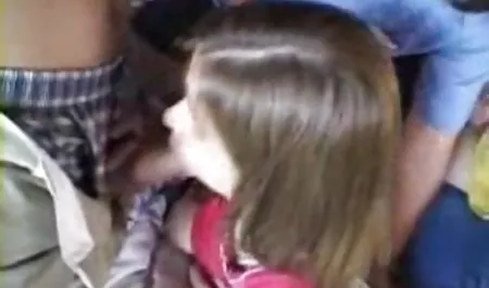 Dejando el baño, oral, maduras culiando con jovenes coño