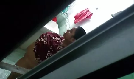 Es imposible caer en el amor con sus maduras en la playa xxx pechos