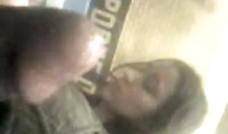 El esperma fluye desde Coño sexo maduras colombianas
